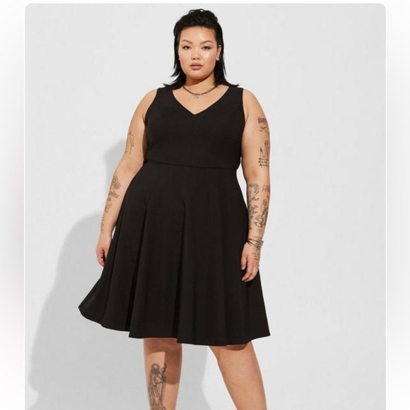 Torrid Dress Women 26 Skater Crepe Black Sleeveless Fit & Flared Studio DD - Picture 1 of 9